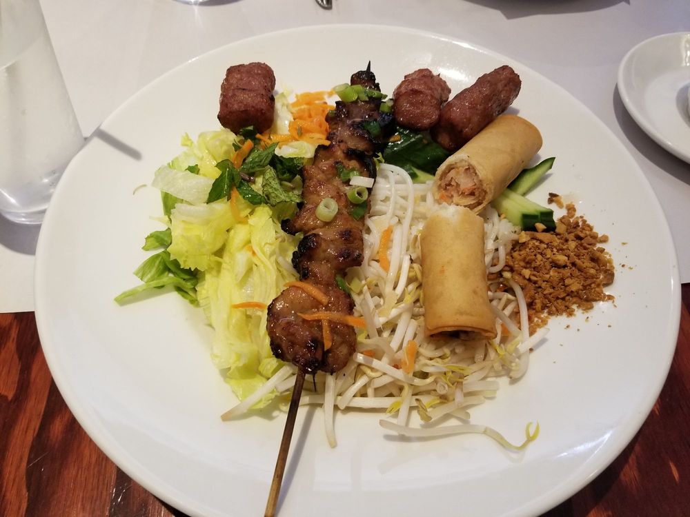 Red Basil Vietnamese Restaurant - Photo 2