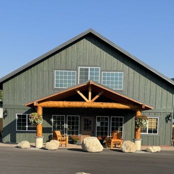 Ashland RV Park - Reception area and showers - RV Parks Near Me - Ashland, Oregon