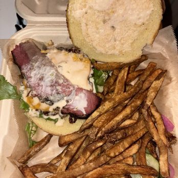 The Corner 10th's BBQ - BBQ Smoked Meat Burger|Brisket|Fries - Barbeque Near Me - Long Beach, California