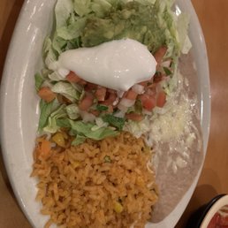 Mexican rice, lettuce, tomatoes, guacamole, and sour cream for Fajita. Mexican rice, lettuce, tomatoes, guacamole, and sour cream for Fajita.