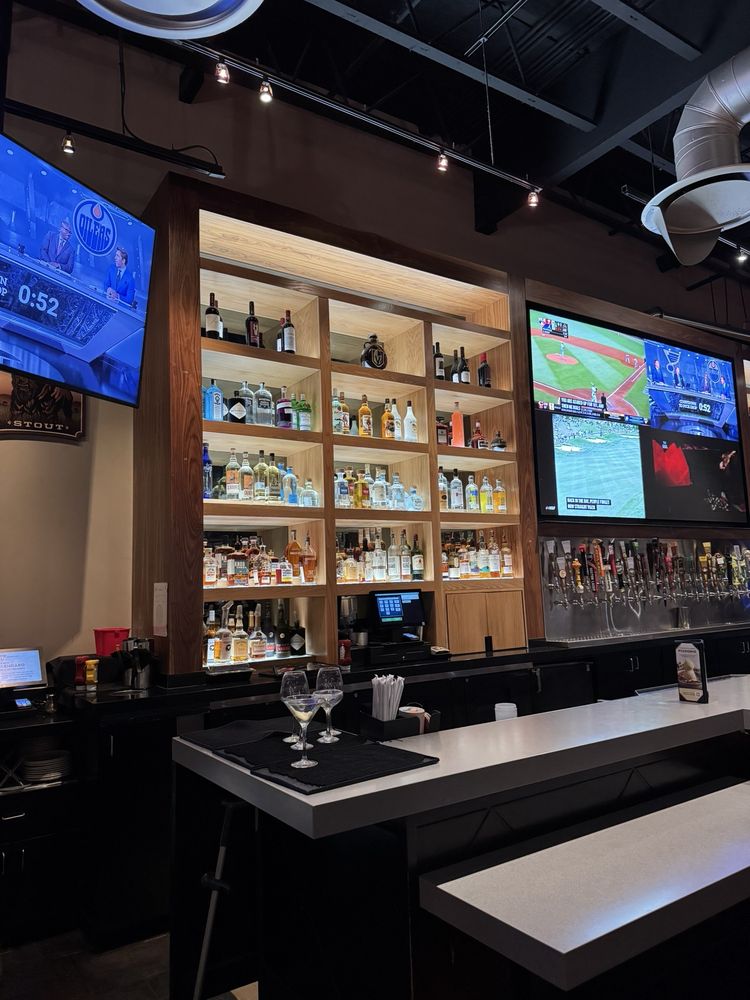 BJ’s Restaurant & Brewhouse - Photo 2