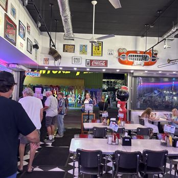 Doo Wop Diner - Diners Near Me - Wildwood, New Jersey