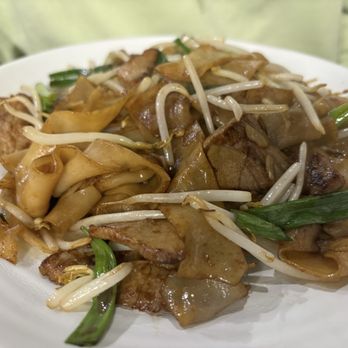 Sidewalk Kitchen - 18. Beef Chow Fun - Chinese Near Me - Minneapolis, Minnesota Sidewalk Kitchen - 18. Beef Chow Fun - Chinese Near Me - Minneapolis, Minnesota