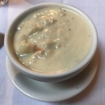 Casual Inn - Creamy Clam Chowder - American Near Me - Bristol, Rhode Island
