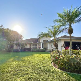 Tampa Yard Team - We specialize in homeowner maintenance services:
lawn mowing, edging, trimming, blowing driveways/sidewalks/patios clean. - Lawn Services Near Me Tampa Yard Team - We specialize in homeowner maintenance services:
lawn mowing, edging, trimming, blowing driveways/sidewalks/patios clean. - Lawn Services Near Me