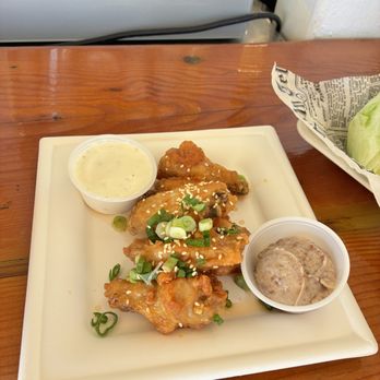 Descanso Beach Club - Chicken wings - New American Near Me - Avalon, California