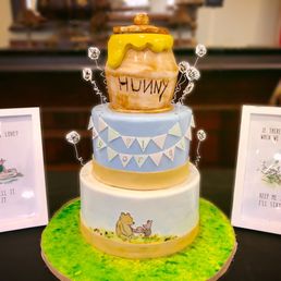 Winnie the Pooh baby shower - Satin Sheets Cake Winnie the Pooh baby shower - Satin Sheets Cake