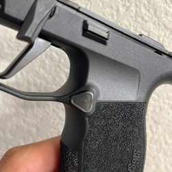 Sportsman's Warehouse - Magazine release with paint missing