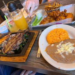 Toros Cantina Mebane - Great wings and one of the carne asada dishes ‍