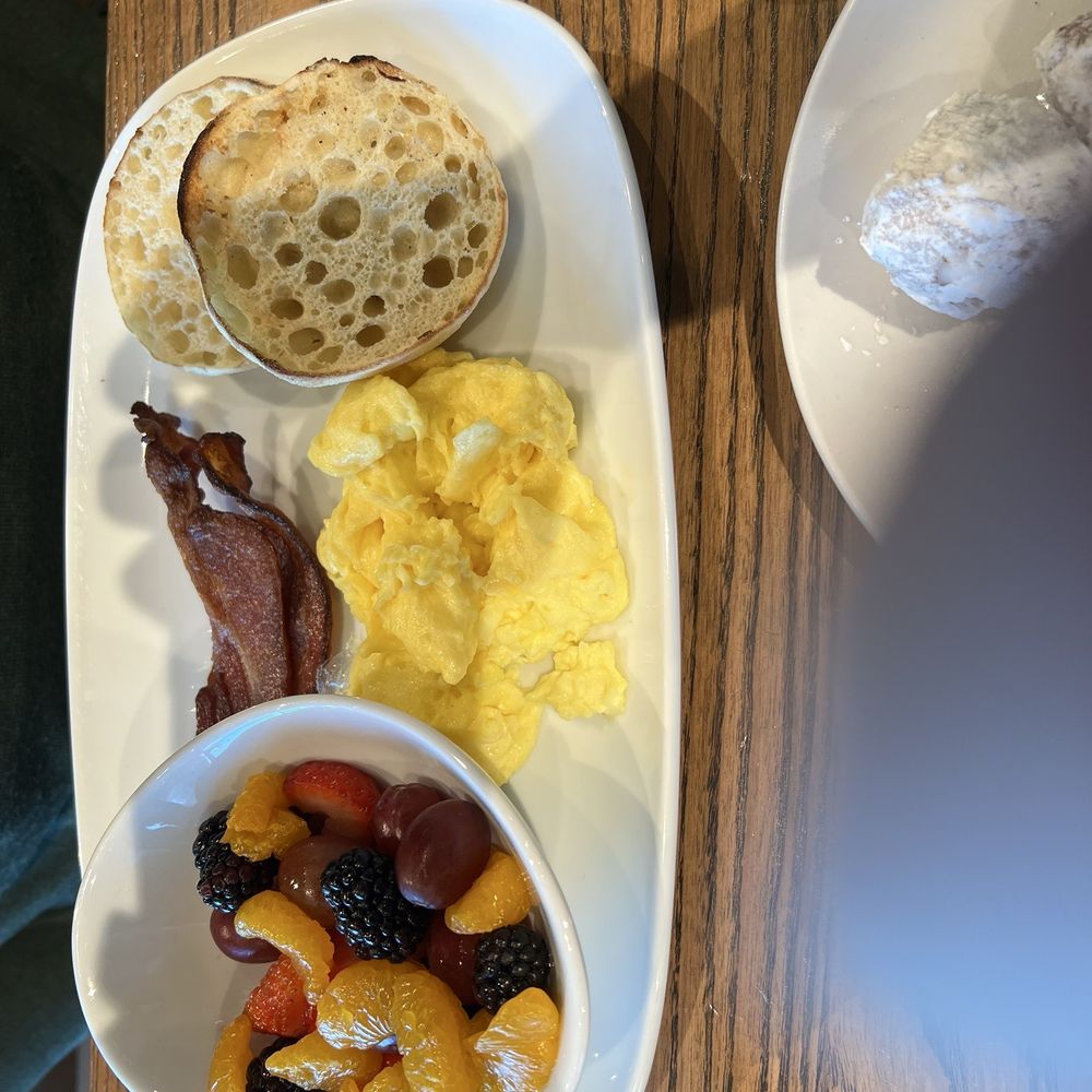 Another Broken Egg Cafe - American Near Me - Gilbert, Arizona