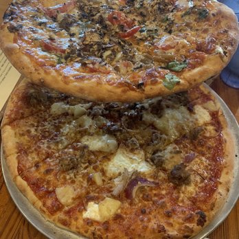 Flatbread Company - Mopsy's Kalua Pork (bottom) - Pizza Near Me - Paia, Hawaii