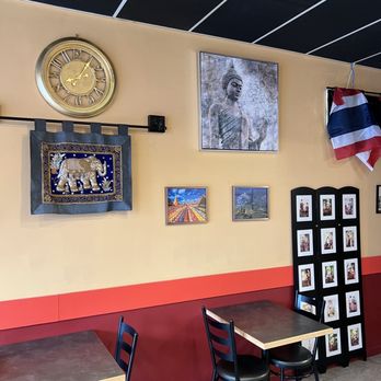 Maple Thai Cuisine - Wall art - Thai Near Me - Langley Township, British Columbia Maple Thai Cuisine - Wall art - Thai Near Me - Langley Township, British Columbia