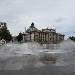 Stachus-Brunnen - Fountain