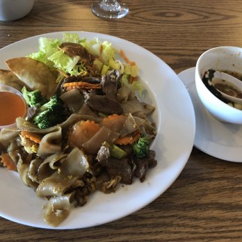 La Moon Thai Eatery - Thai Near Me - San Diego, California