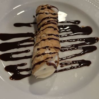 La Collina - CANNOLI - Italian Near Me - Bala Cynwyd, Pennsylvania