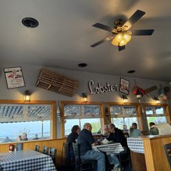 Hill's Seafood - Decorations