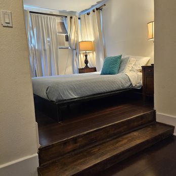 Balcony Guest House - Main bed - Bed & Breakfast Near Me - New Orleans, Louisiana