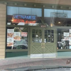 VN Cuisine - Outside