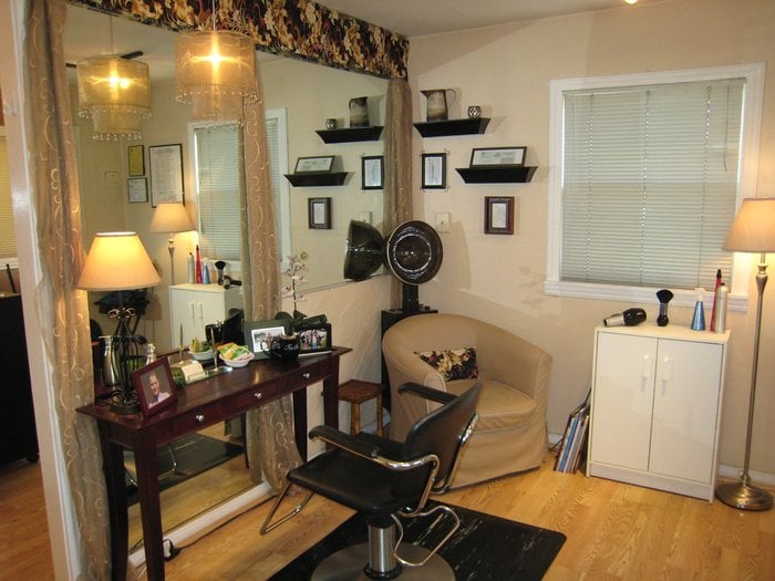 Highlights Hair Studio Logo
