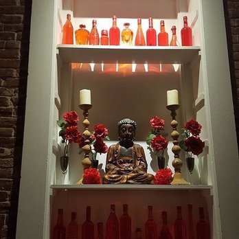 Lola's Lounge - Spanish Near Me - Sacramento, California