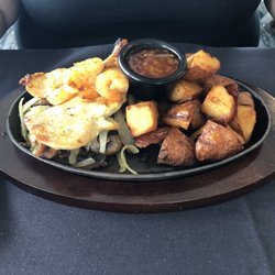 Moyo Grill & Bar Restaurant - Chicken and shrimps