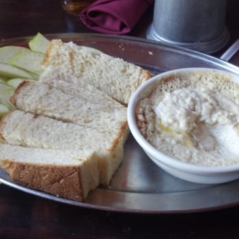 The Hawk's Head - Stilton cheese dip and bread - American Near Me - Yucaipa, California