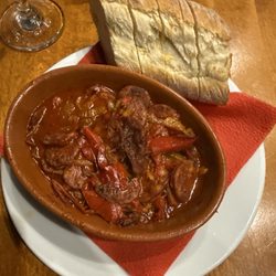 Czerwona Papryka - Spanish Chorizo with vegetables and bread