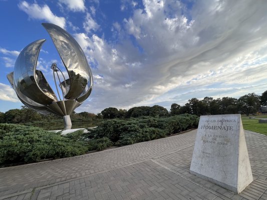 Floralis Generica by null