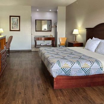 Motel 6 - Motel Atoka OK Single King - Hotels Near Me - Atoka, Oklahoma
