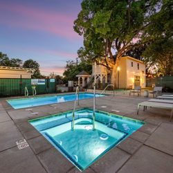 Hennessey Estate - Our hot tub, welcome for guest use.