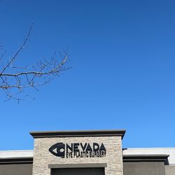 Nevada Eye Plastic Surgery - Nice building.
