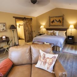 Red Tail Ranch - Ranch Bungalow sleeps 3.