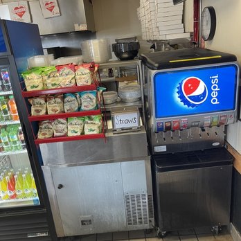 D'Amores Pizza - Italian Near Me - Malibu, California