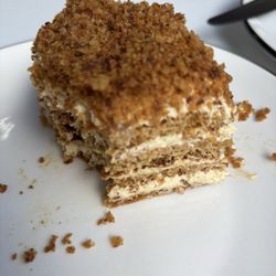Sweet & Tasty - Honey cake (10/10) and I don't usually like sweets! This was a great balance! Not too sweet!