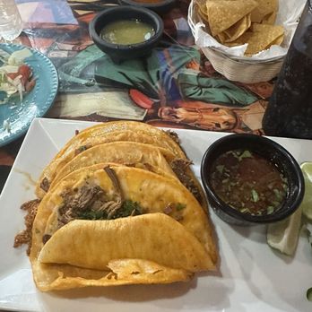 El Guajillo - Birria tacos - Mexican Near Me - New Hope, Pennsylvania