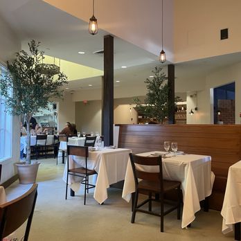 Four Bricks By La Crosta - Clean and beautiful interior - Italian Near Me - Whittier, California