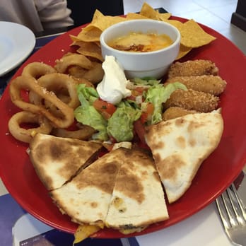 VIPS - Combo variado. Aritos de cebolla, quesadilla de jamón y queso, croquetas de jamón, nachos y salsas variadas. Barato y muy rico. - Sandwiches Near Me - Aldaia, V VIPS - Combo variado. Aritos de cebolla, quesadilla de jamón y queso, croquetas de jamón, nachos y salsas variadas. Barato y muy rico. - Sandwiches Near Me - Aldaia, V