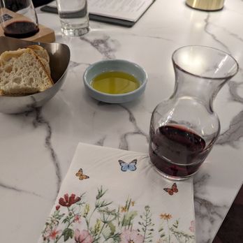 Jonecks - I love the napkins and tables - Wine Bars Near Me - Sacramento, California