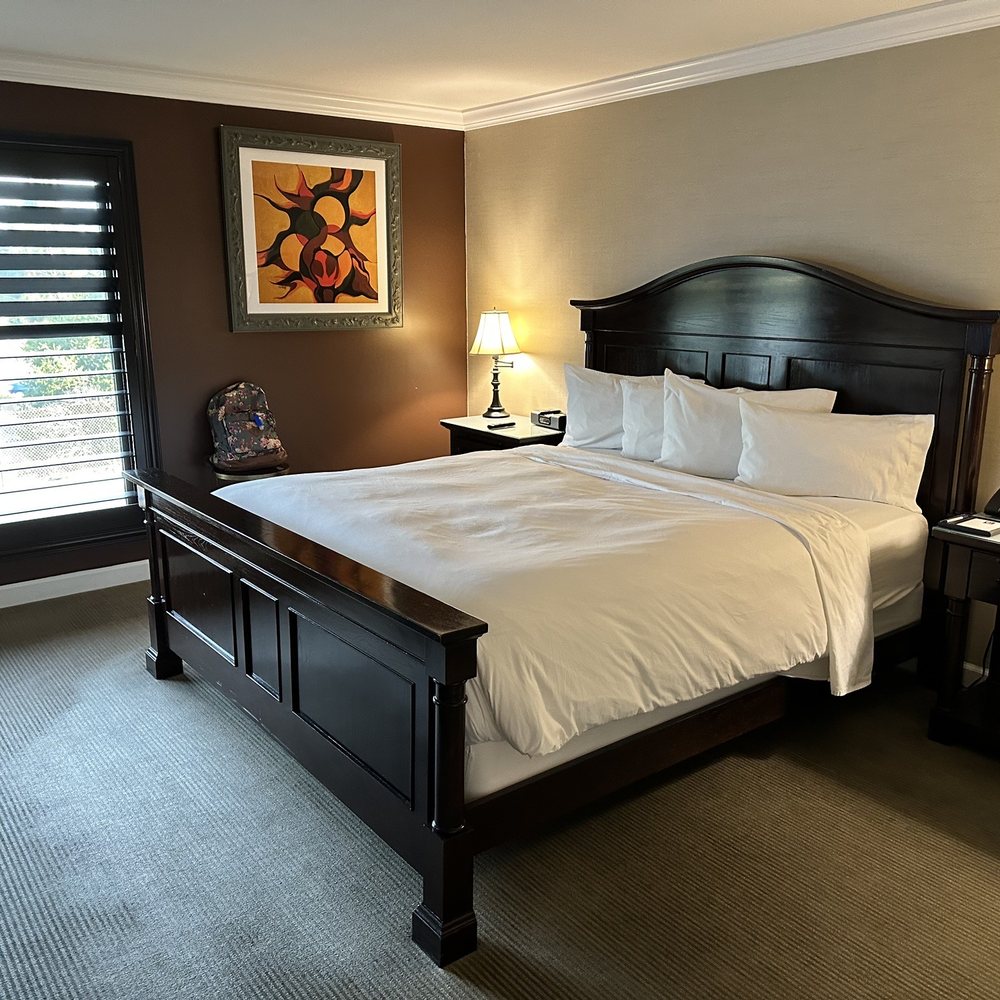 Cupertino Hotel - Bedroom - Hotels Near Me - Cupertino, California