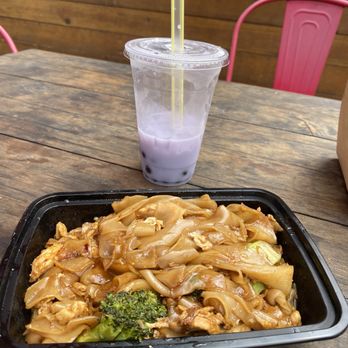 Mama Made - Taro boba tea and Pad See Ew Noodle - Thai Near Me - San Diego, California