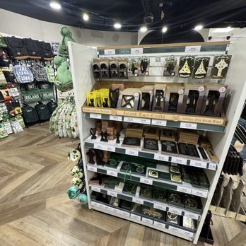 Carrolls Irish Gifts - Souvenir Shops Near Me - Dublin, D