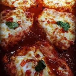 Tasty Chicken and Ribs - Especiales de Almuerzo: Deliciosas Pechugas a la Milanesa