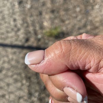 Le's O Nails - Its like a bubble gum stick on my nail  Really bad - Nail Salons Near Me - Oxnard, California