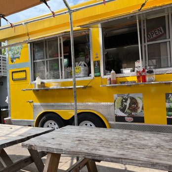 Taqueria los Regios - a yellow food truck - Food Trucks Near Me - Austin, Texas Taqueria los Regios - a yellow food truck - Food Trucks Near Me - Austin, Texas