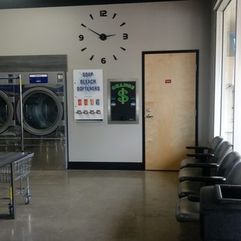 Coin Wash Laundromat - Change machine that works, takes $1, $5, $10, $20. Washing soaps too. And a big clock. - Laundromat Near Me - Portland, Oregon Coin Wash Laundromat - Change machine that works, takes $1, $5, $10, $20. Washing soaps too. And a big clock. - Laundromat Near Me - Portland, Oregon