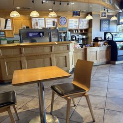 The Coffee Bean & Tea Leaf - Very clean and great service!