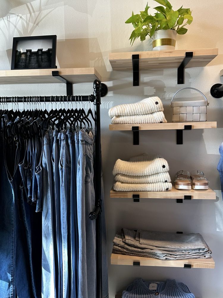 Jennyfer's Boutique Logo