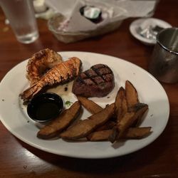 Waterfrontoo - Surf and turf and skin fries