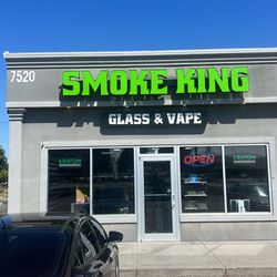 Smoke Kings - Front of Shop