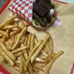 Gyro Hut - Mixed beef shawarma and fries